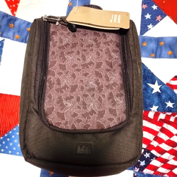 NWT REI Olive Green W Design Shower Bag - Picture 1 of 8